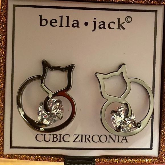 Cubic Zirconia Cat earrings - Picture 1 of 3